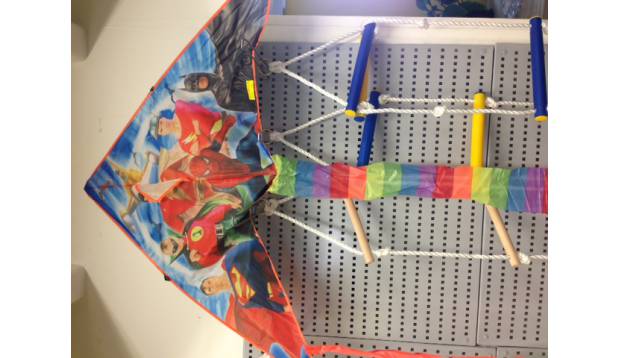 Tuulelohe Spiderman, Batman & teised superkangelased 65x128cm + pikk saba (KULLER!)